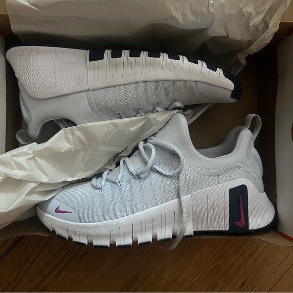 NIKE free metcon 6 brand new in box - Picture 4 of 4